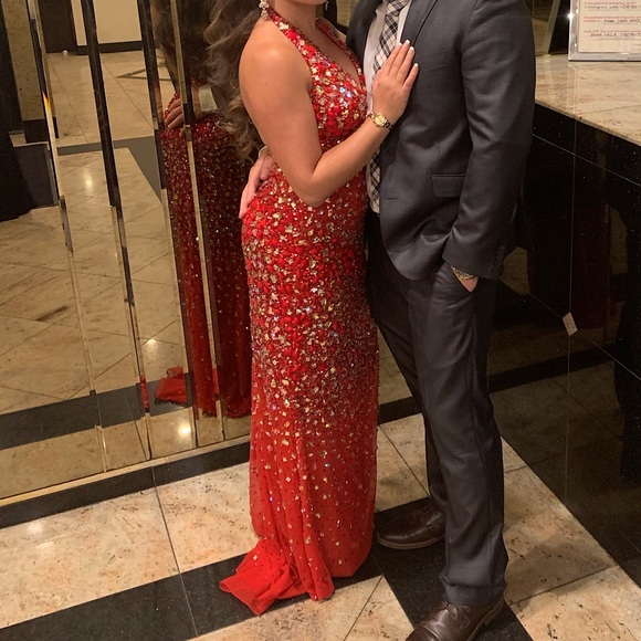 Red evening gown - Picture 1 of 2